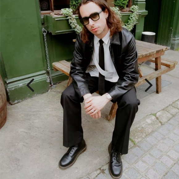 Dr. Martens Yellow Stitch 101 Smooth Leather Lace Up Boot Black NEW - Picture 3 of 16